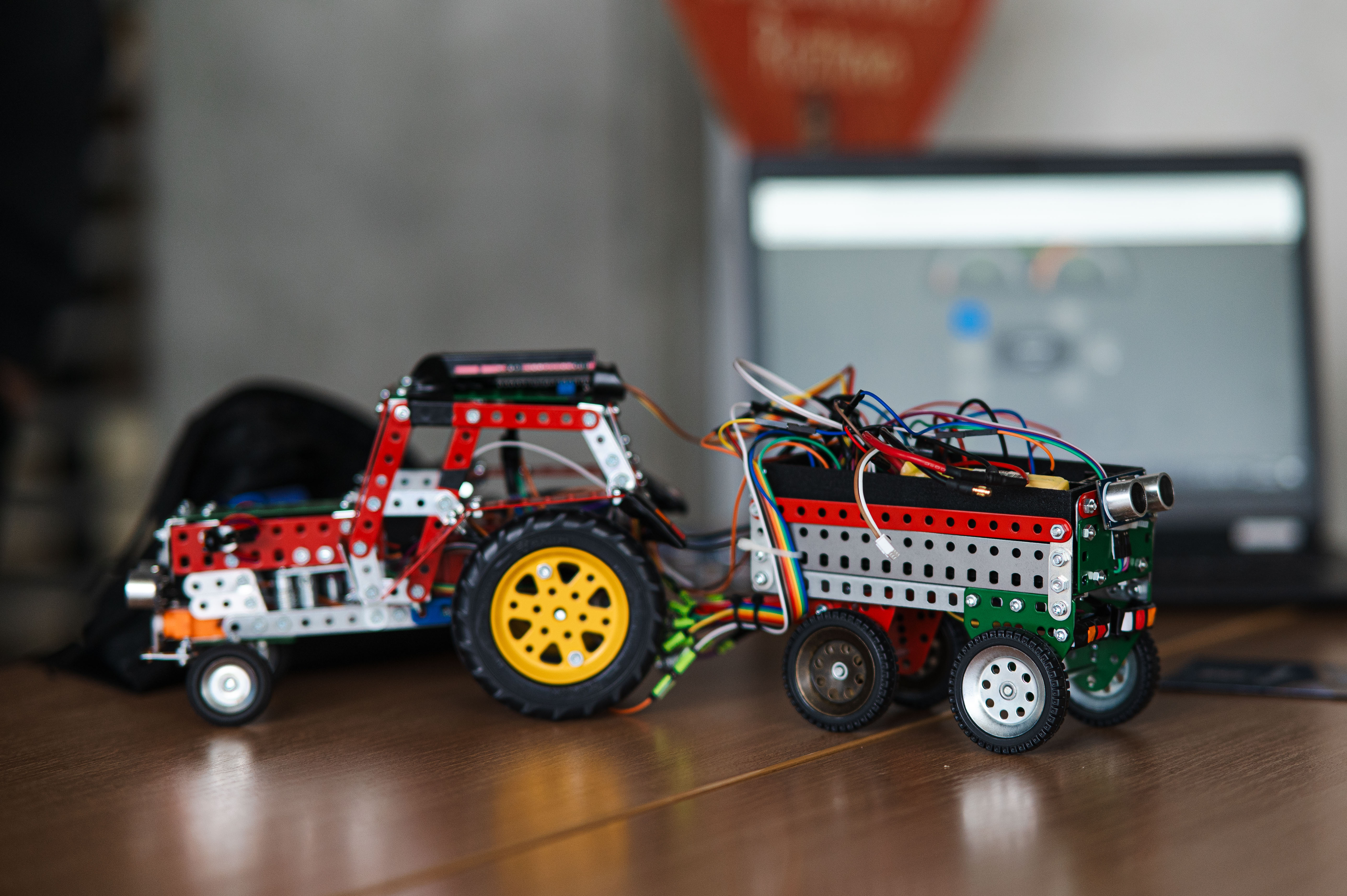 Roboty na Show Room